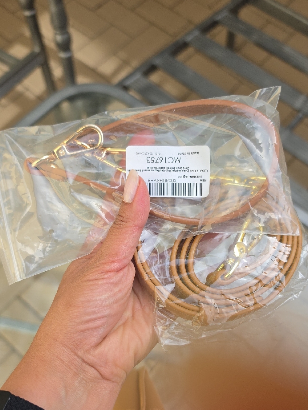 Chic Tan Shoulder Bag - Picture 3 of 3